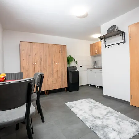 Apartment Serviceroom24 - 1 In Wlan - Smart-tv - 24-7 Check-in Und Kueche *